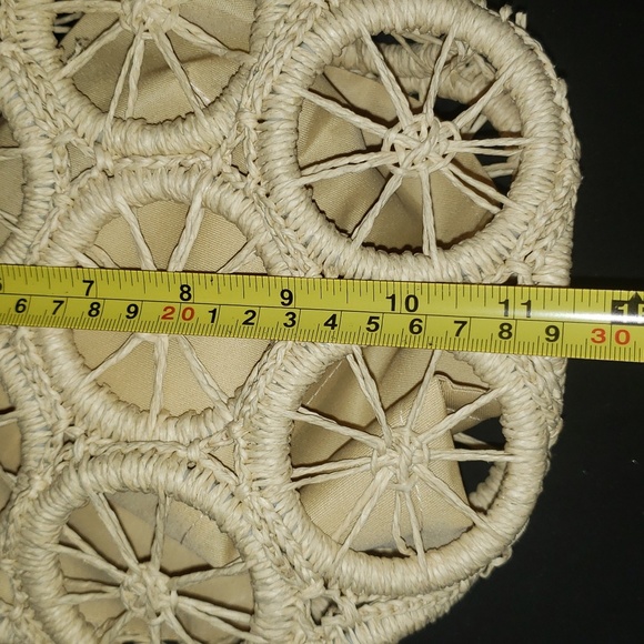 NWOT- Woven Natural Color Handbag/ Purse. 11.5 x 8. Liner included. - Picture 5 of 6